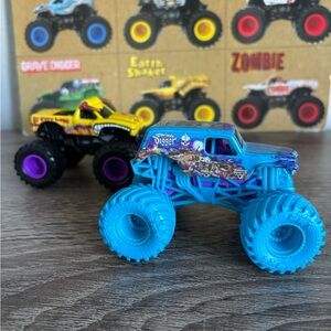 Monster Jam Trucks 1:64 El Toro Loco and Sonuva Digger
